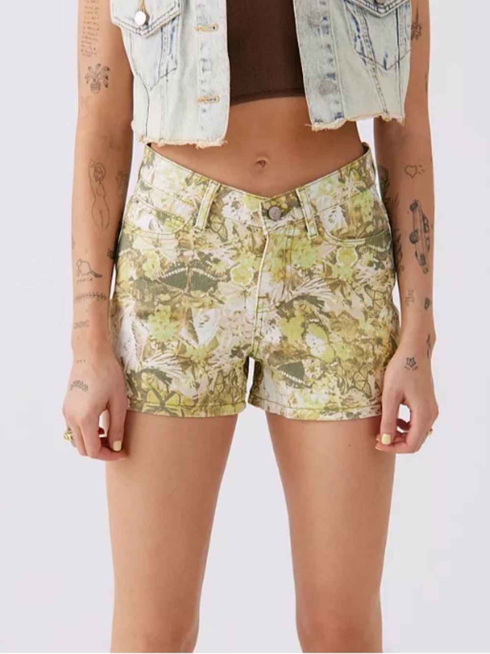 BDG Urban Outfitters Dipped V-Front Botanical Print Denim Shorts Size 26
